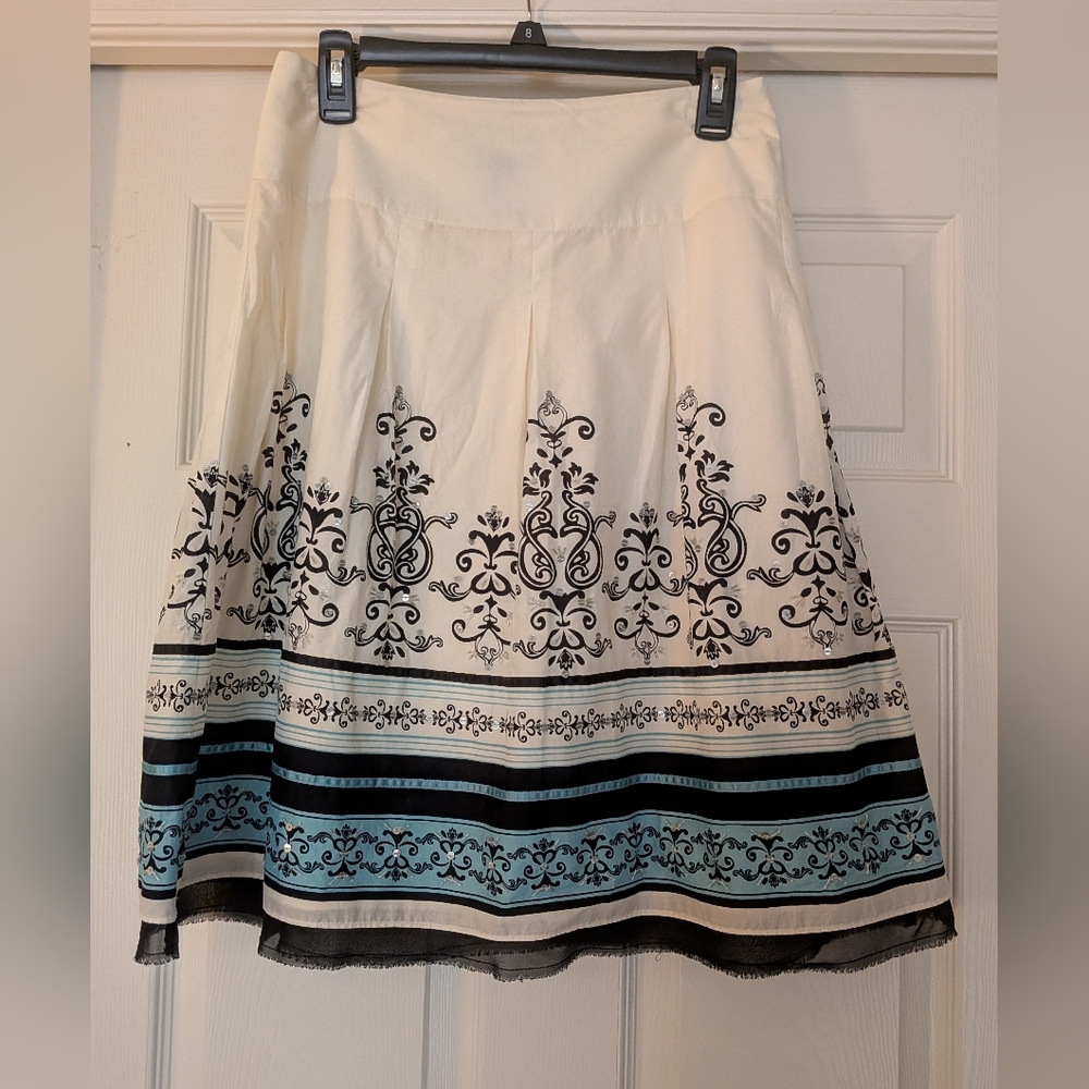 Apt. 9 Elegant White and Black Patterned Skirt - Size 4